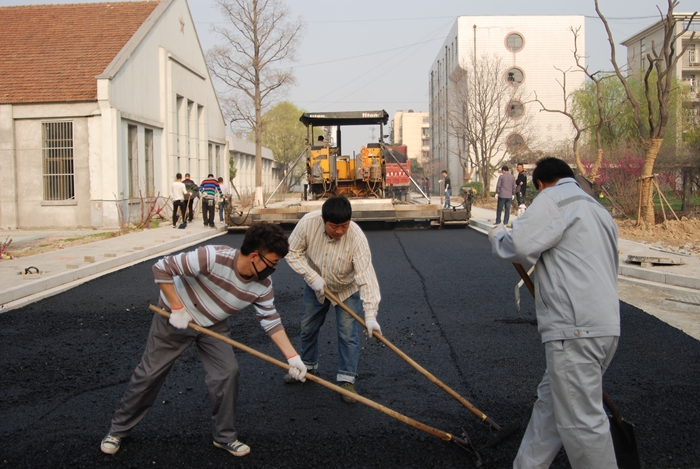 道路施工現(xiàn)場(chǎng)